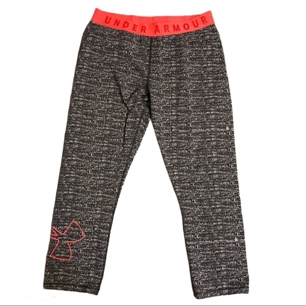 Under Armour graphic print black cropped Capri leggings -M
